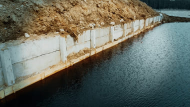 Берегоукрепление на ж/б сваях