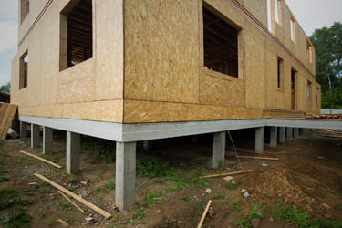 Чем ж/б сваи отличаются от винтовых? Какие лучше?