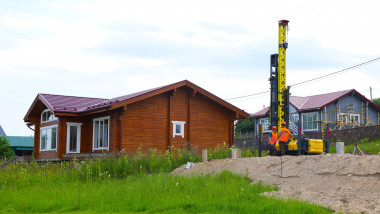 Если вы уже решили строить для себя дом, дачу или баню, советуем прочитать 8 причин, почему нужно выбрать фундамент на железобетонных сваях