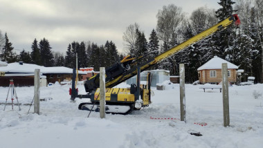 Почему фундамент на железобетонных сваях – лучший выбор для загородного дома?