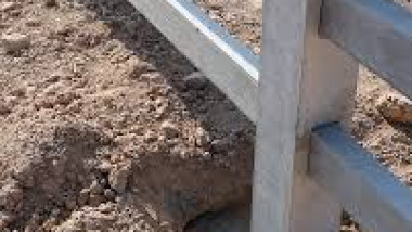 Установка столбов для забора