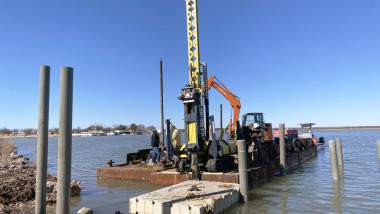 Строительство деревянных пирсов на воде