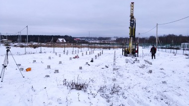 Мороз крепчает, но закаленной команде "35FS" это не мешает создавать для вас надежный и прочный фундамент