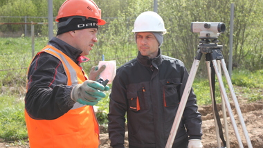 Сейчас стоит жара не только за окном, но и на строительных площадках