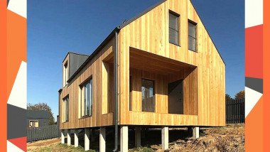 Как легко и красиво закрыть цоколь дома на сваях?