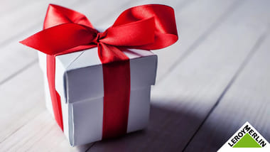 В честь наступающего Нового года вместе с нашим партнером Леруа Мерлен мы дарим подарки!