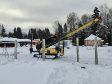 Почему фундамент на железобетонных сваях – лучший выбор для загородного дома?