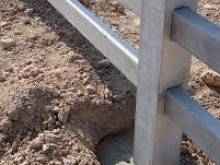 Установка столбов для забора