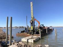 Строительство деревянных пирсов на воде