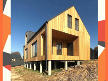 Как легко и красиво закрыть цоколь дома на сваях?