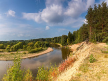 Установка свай для укрепления склона или берега