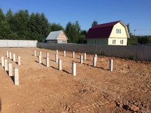 Фундамент на железобетонных сваях - пожалуй, лучший фундамент для частного строительства