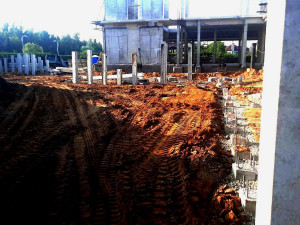 Фундамент на 6 метровых ж/б сваях под коттедж.