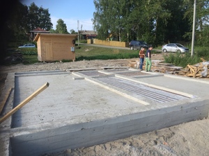 Плитно-ленточный фундамент для дома из бруса в Толбухино