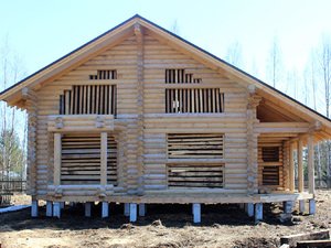 Фундамент на 5-ти метровых сваях для бревенчатого дома в Ленинградской области