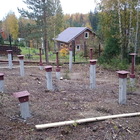 Фундамент на забивных ж/б сваях для бани из бруса с верандой в деревне Половина Прионежского района республики Карелия от компании 35FS