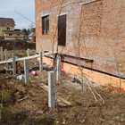 Фундамент на забивных ж/б сваях с обвязкой швеллером для крыльца и террасы к кирпичному дому в поселке Родник Томской области от компании 35FS