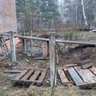 Фундамент на забивных ж/б сваях с обвязкой швеллером для крыльца и террасы к кирпичному дому в поселке Родник Томской области от компании 35FS